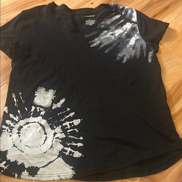 Tek Gear Black and White Graphic Relaxed Tee - Picture 1 of 6